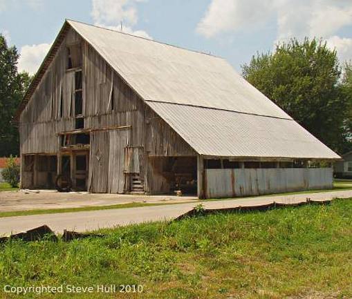 Old barn in Milroy Indiana